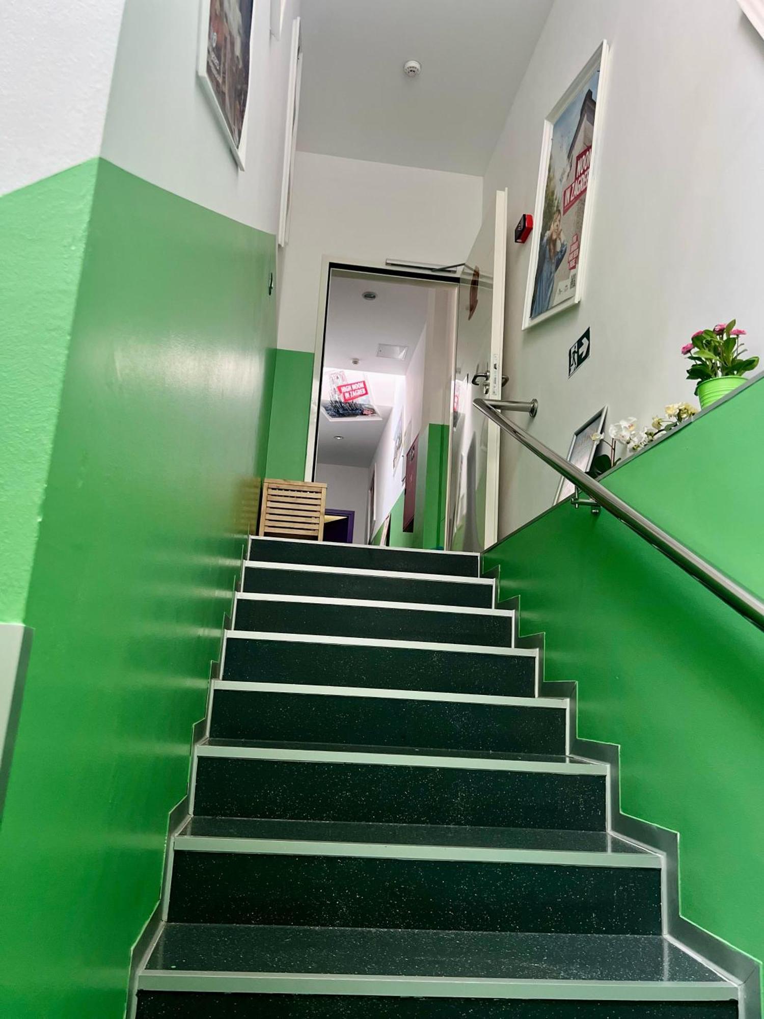 Himalayan Hostel Zagreb Buitenkant foto